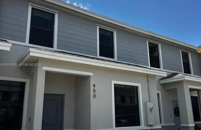450 NE 12th St photos photos