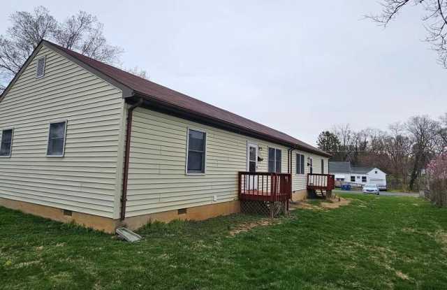 209 WALNUT ST - 209 Walnut Street, Berryville, VA 22611