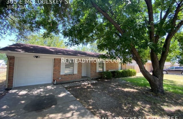 305 E McCoulskey St - 305 East McCoulskey Street, Terrell, TX 75160