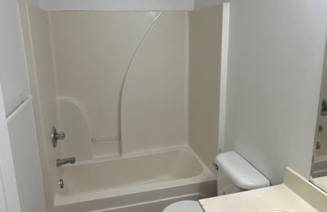 200 Glendale Avenue - B Gallery 4