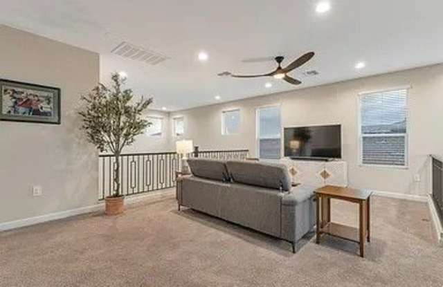 5031 East Paddock Place Gallery 4
