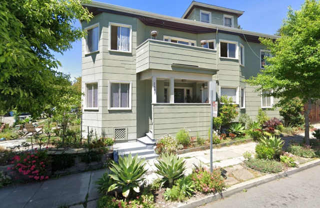 Spacious 4 Bedroom / 1.5 Bath near UC Campus photos photos