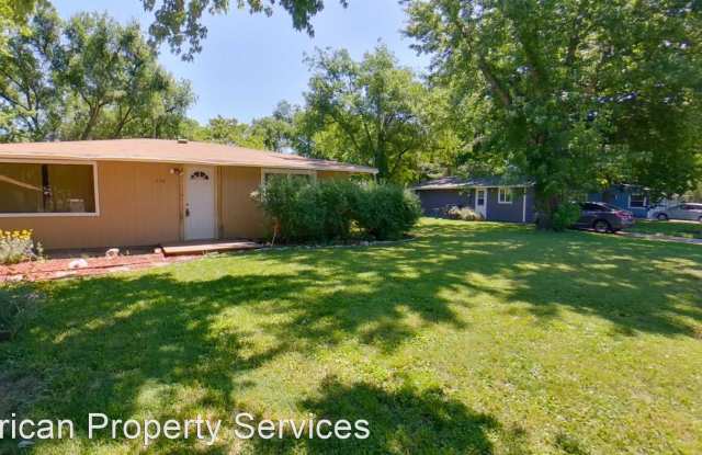 1926 Beck St - 1926 Beck Street, Manhattan, KS 66502