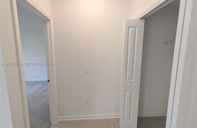 2406 MCKINLEY DRIVE Gallery 2