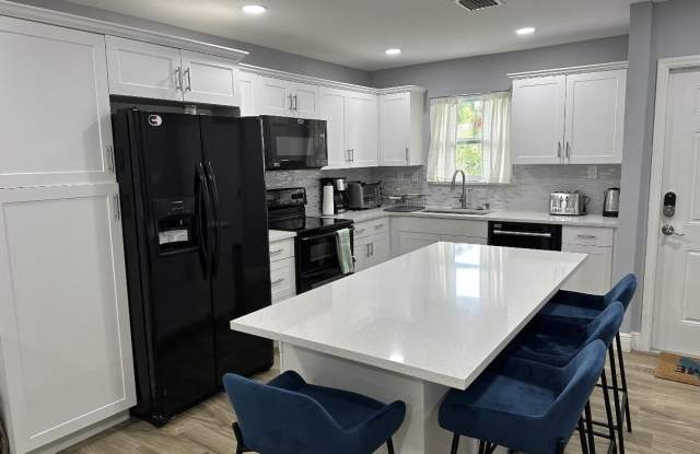 1392 Riverside Circle Gallery 3