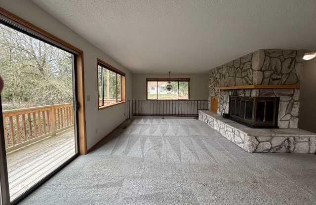 Perfect Home for Entertaining in Newberg - Showings Start 4/20/26 photos photos