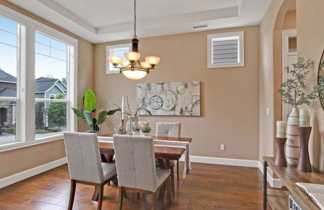 FOR RENT UNFURNISHED ENJOY THE BEAUTIFUL SUNSETS FROM THIS GORGEOUS NOYES BUILT HOME. 5 BEDROOMS, 3 BATHS, HUGE BONUS ROOM. Gallery 4