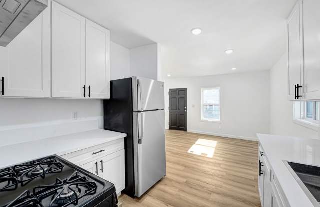 Newly Remodeled 1 Bedroom / 1 Bath with IN-UNIT Laundry in the Heart of Hollywood! Gallery 2