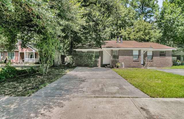 Charming 2 Bedroom, 2 Bathroom Home for Rent in Ladson, SC with Fenced Yard, Available Now | 216 Parlor Dr Unit A photos photos