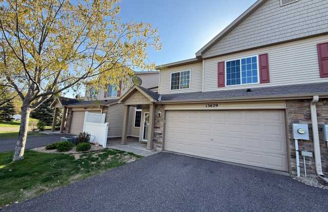 Beautiful 2 Bed, 2 Bath Townhome for Rent – Andover, MN - 13629 Partridge Circle Northwest, Andover, MN 55304