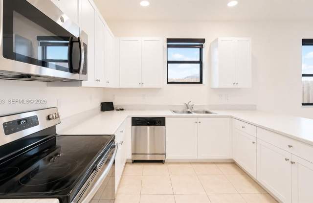 2434 NE 1st Street 2434, Homestead, FL 33033 - 6202 photos photos