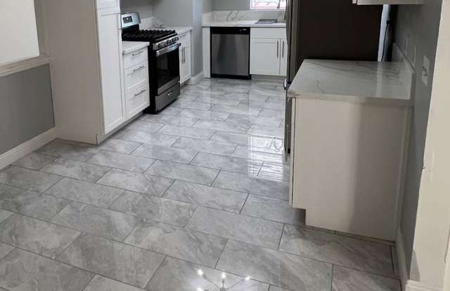 5 bed 3 bath w/ large rooms and backyard photos photos