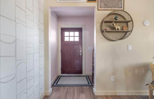 Stunning 4BR/2.5BA Home in Prime West End Location - 2 Car Garage!! Gallery 4