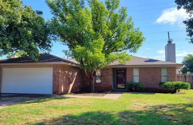 Cozy 3/2/2 Brick Home! Available September!! Gallery 1