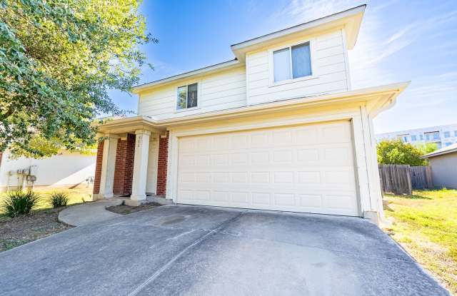4-Bedroom Comfort Near Airport, Eats  Entertainment photos photos