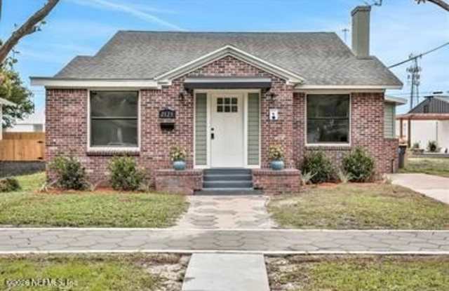 2125 GILMORE Street photos photos