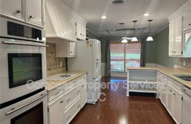 902 Woodland West Gallery 3