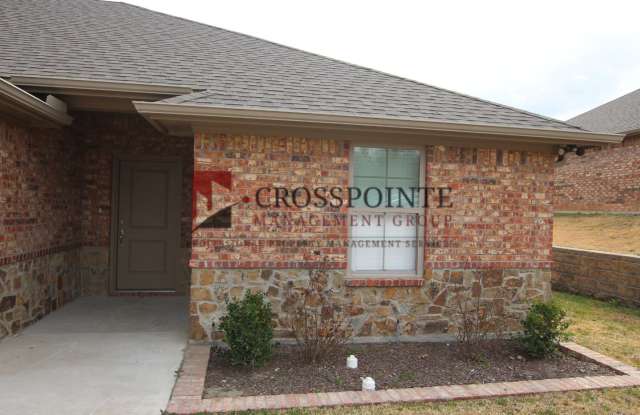 Coming Soon! Gorgeous 3 Bed 2 Bath Duplex in South East Tyler! Whitehouse ISD! Gallery 2