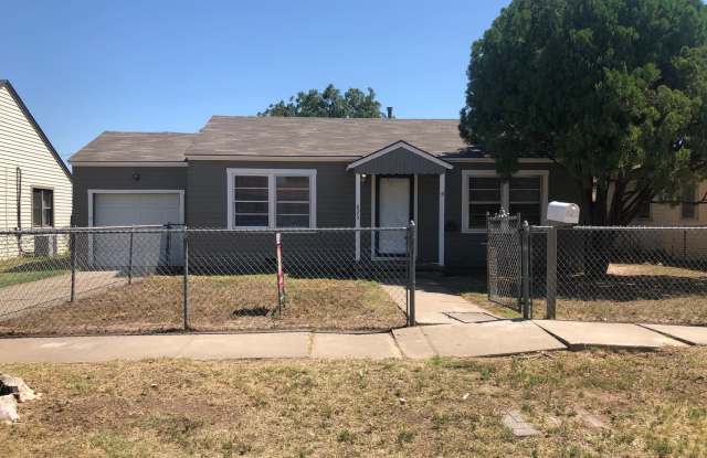 CUTE HOME WITH 2 BEDROOMS, 1 BATHROOM, 1 CAR GARAGE - 823 Parker Street, Amarillo, TX 79101