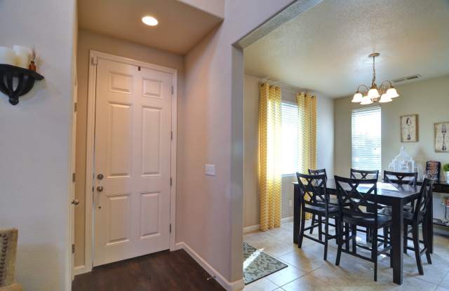 Harlan Ranch Home for Lease - Gallery 4
