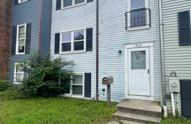 Charming 3-Bedroom Townhome in Prime Edgewood Location photos photos