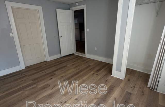 118 North Walnut Street - D Gallery 2