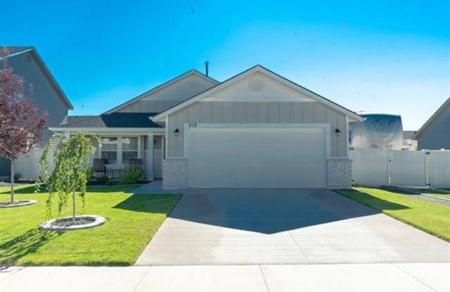 3 Bed 2 Bath 1622 sqft RV Parking rent free through 2/28/25 - 918 North Center Way, Star, ID 83669