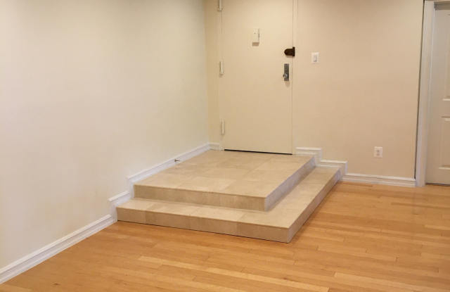 11248 Chestnut Grove Square Gallery 3