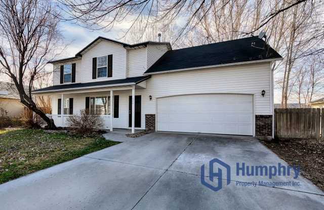 Like new four bedroom family home located in Sego Prairie Farms Subdivision - 899 North Cornflower Avenue, Kuna, ID 83634