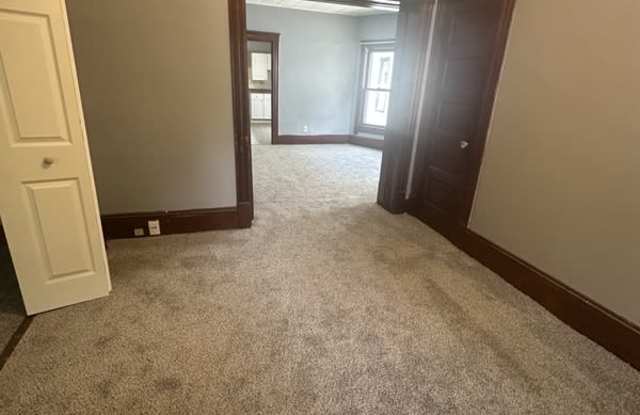 4014 Woodbridge Avenue - Down photos photos