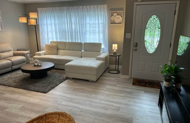 Short term leases available as well, ask for Kathleen 4 bed/2 bath house!! photos photos
