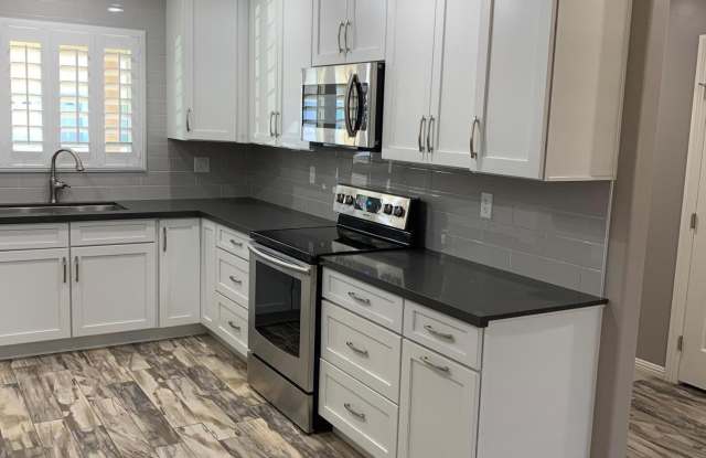 10807 W CAMELOT Circle Gallery 4