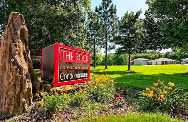 **Location, Location, Location! 2 Bedroom for Lease!~ 1 Mile from University of Arkansas Campus!** photos photos