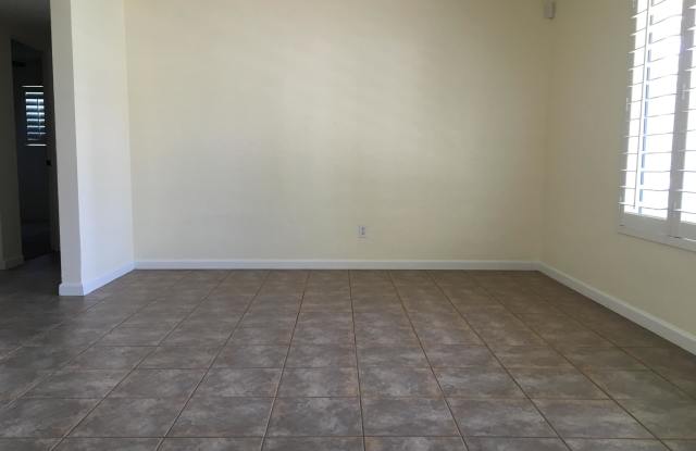 2615 E GLENROSA Avenue Gallery 2