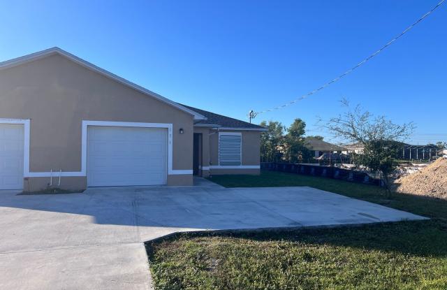 Charming 3-Bed, 2-Bath Duplex in Cape Coral – photos photos