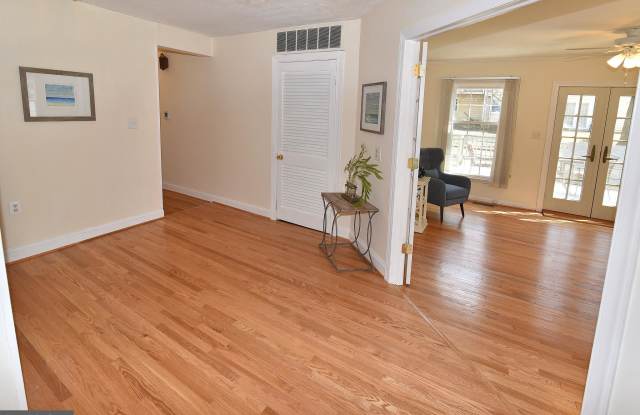 1617 CROFTON PARKWAY Gallery 3