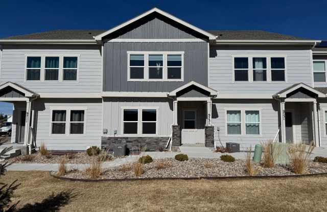Spacious Stylish 3-Bed, 2.5-Bath Townhome in Colorado Springs!! photos photos Spacious Stylish 3-Bed, 2.5-Bath Townhome in Colorado Springs!! photos photos