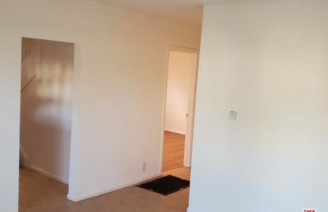 1746 West 39TH Place Gallery 4