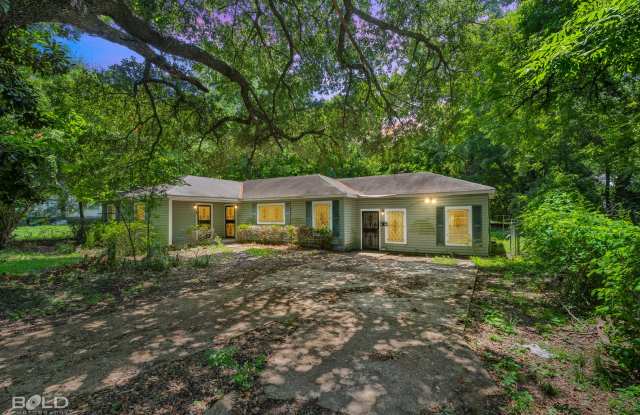 4 BEDROOM 2 BATH photos photos