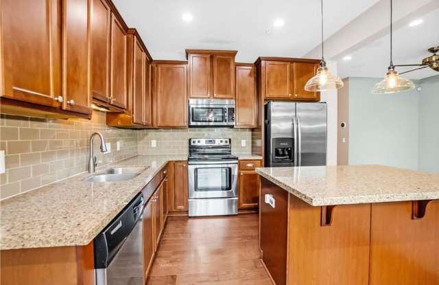 Rare 3 bed 4 bath updated almost 2300 sf townhouse in Woodbury! photos photos