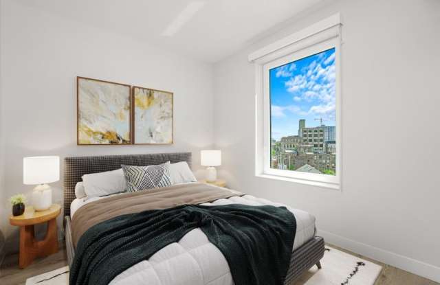 671 North May St. photos photos