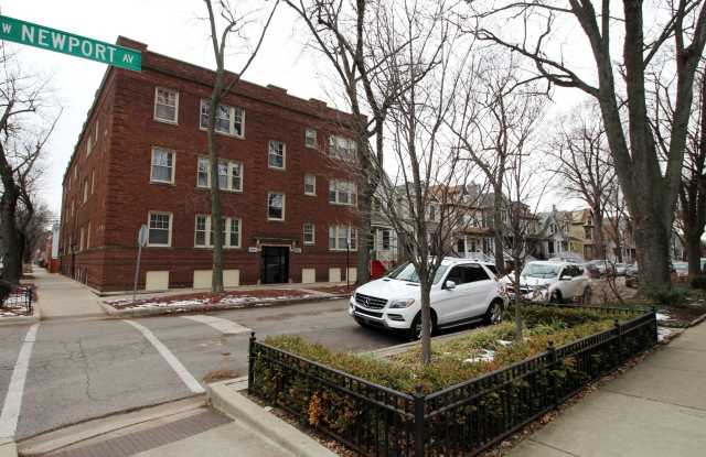 1901 W NEWPORT Avenue Gallery 2