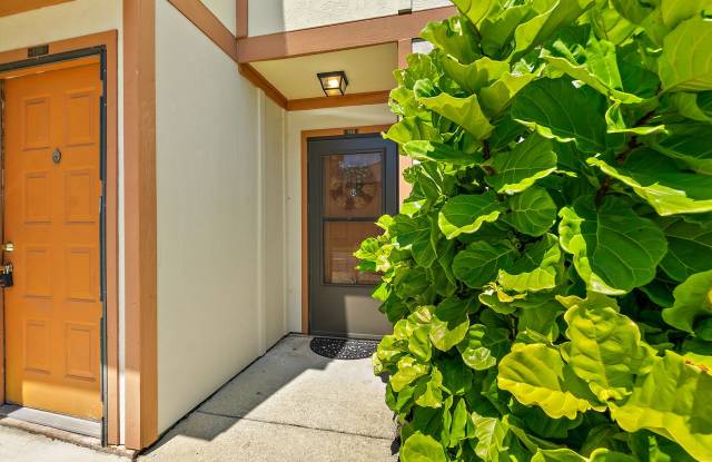 Beautifully Renovated 2‑Bed Townhome Gallery 4