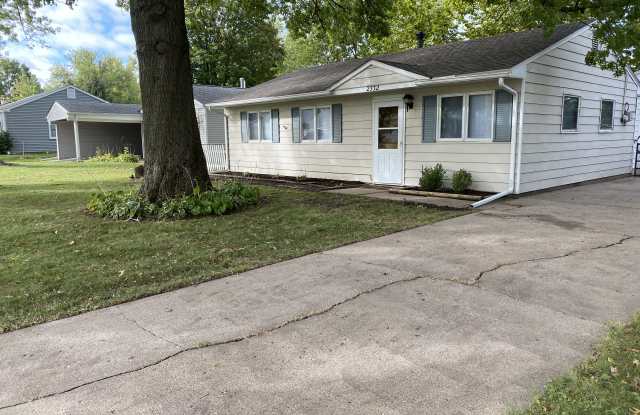 2332 N Michigan Ave photos photos