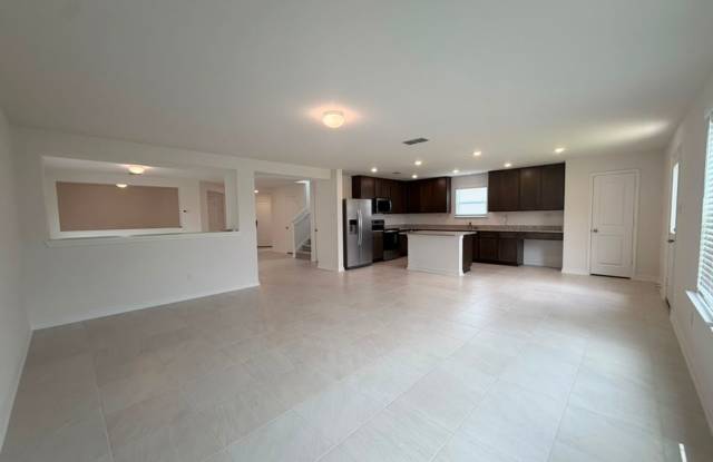 Modern Comfort Meets Style in Mariposa Manor Gallery 3