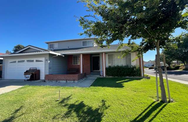 $4,290 / BEAUTIFUL BROOKVALE HOME IN CENTRAL FREMONT photos photos
