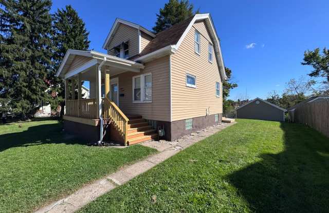Fully Updated 3-Bed 1-Bath House w/ Flat Yard!!! Gallery 3
