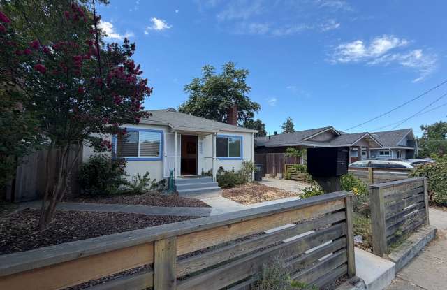 4 bedroom / 2 bathroom + Detached ADU | Single family home in Tahoe Park Gallery 3