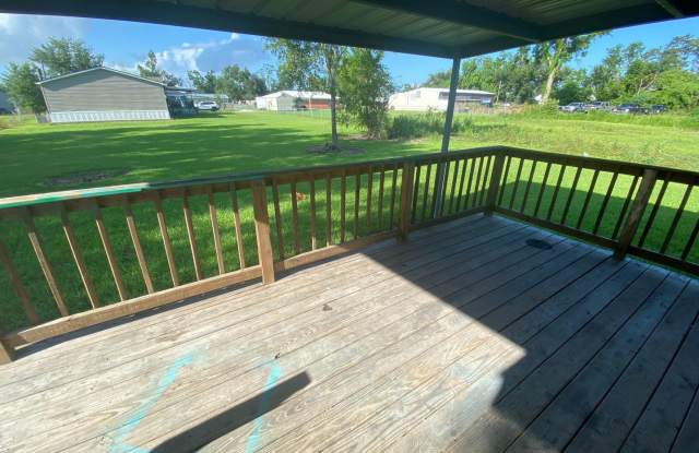 Great 2/1 with large yard - 2638 East Napoleon Street, Sulphur, LA 70663