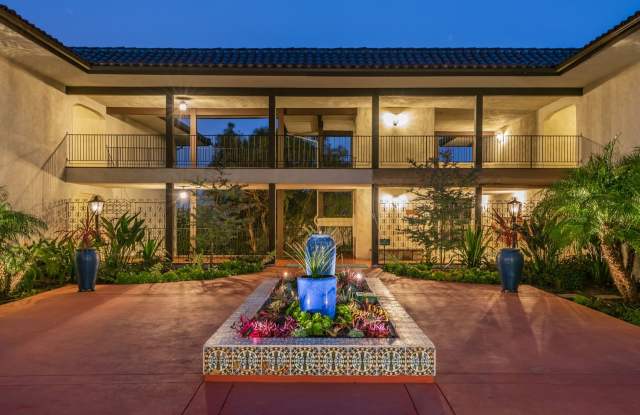 DOWNTOWN LIVING. MOUNTAIN VIEWS. YOUR OWN PRIVATE RETREAT....Available NOW! Gallery 1